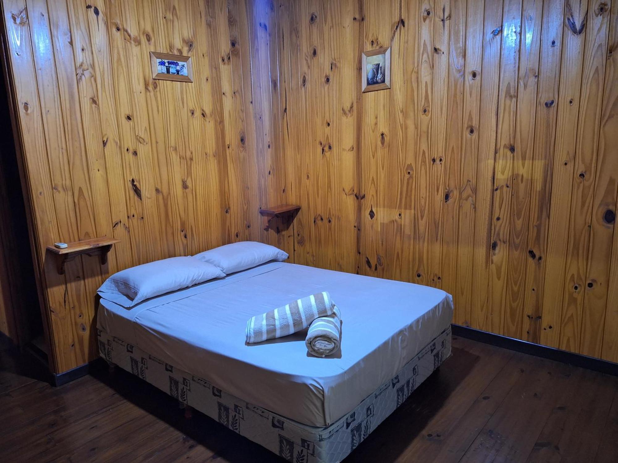 La Casona Hotel Puerto Iguazú Szoba fotó